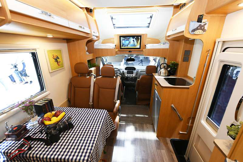 左手旅游 右手汽车 上汽大通RV80 房车亮相广