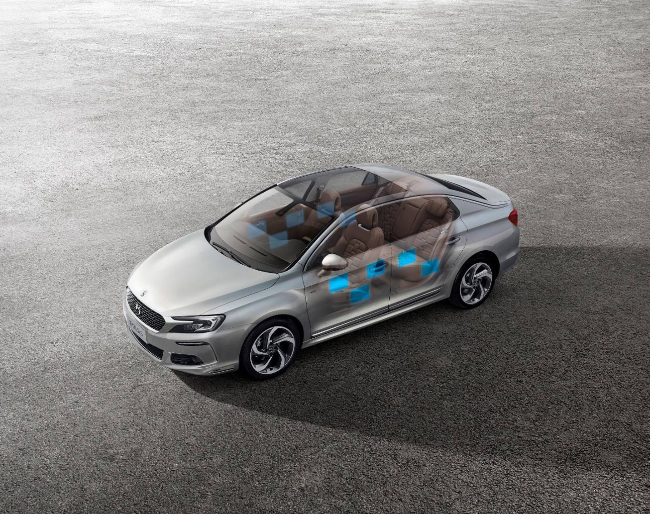 DS 5LS现身热播剧《极光之恋》,女主同款座驾