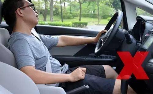长途开车如何不犯困?最后一招简单粗暴好管用!