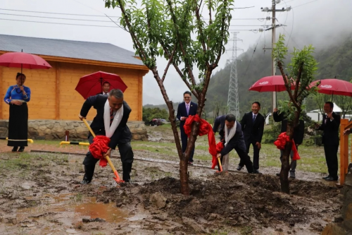 林芝华侨城南山国际汽车营地对外试营业