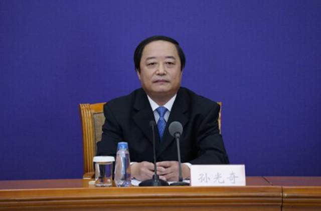 3月新能源汽车销量回暖 环比增长超4倍