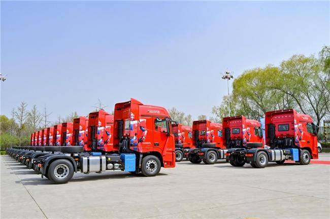 高效节油可靠耐用欧曼gtl星翼版470马力牵引车助推快运物流新发展